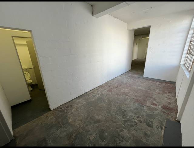 900M² WAREHOUSE TO LET IN PAARDEN EILAND
